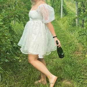 ✨puff sleeve white mini dress